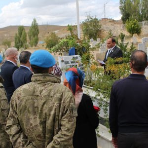 Şehit Polis Memuru Serkan Saka Şehadetinin Sene-i Devriyesinde Kabri Başında Dualarla Anıldı - fotoğraf 6