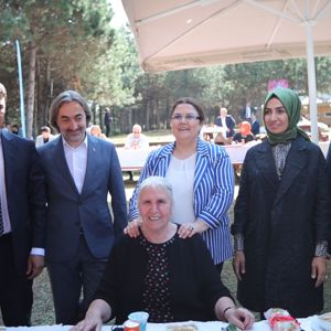 Aile Ve Sosyal Hizmetler Bakanımız Derya Yanık, Sultangazi'de Huzurevi Sakinleriyle Bir Araya Geldi - fotoğraf 5