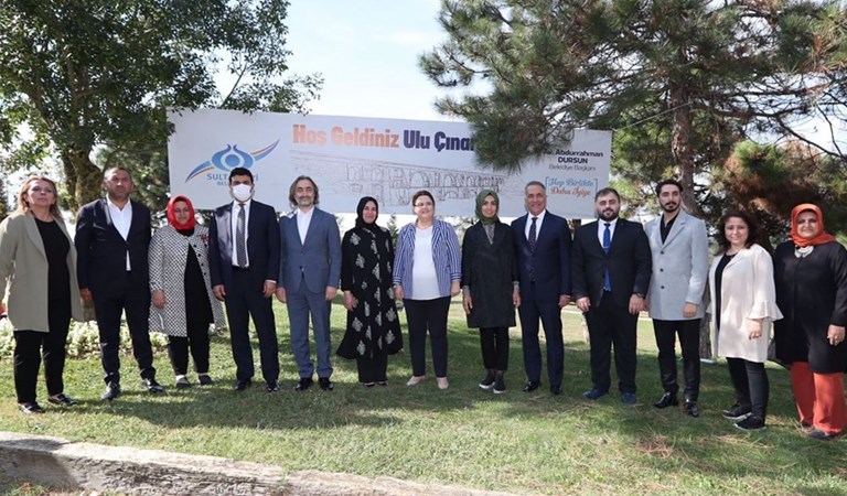 Aile ve Sosyal Hizmetler Bakanı Derya Yanık, Sultangazi'de Huzurevi Sakinleriyle Bir Araya Geldi
