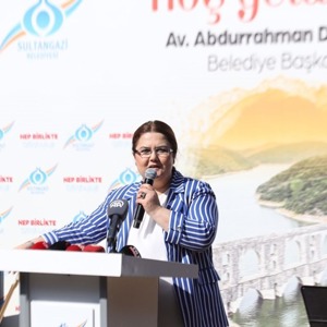 Aile ve Sosyal Hizmetler Bakanı Derya Yanık, Sultangazi'de Huzurevi Sakinleriyle Bir Araya Geldi - fotoğraf 1