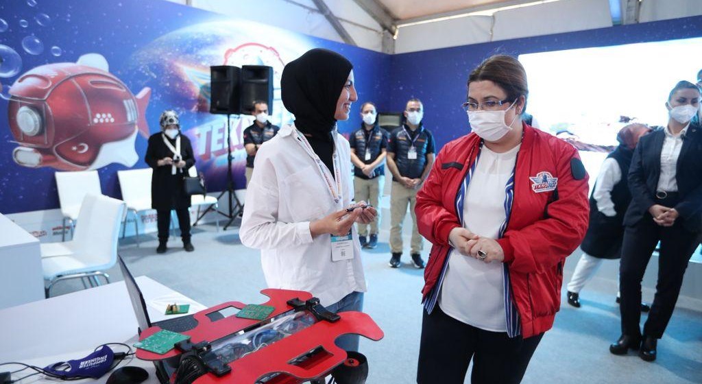 Bakanımız Derya Yanık TEKNOFEST'i Ziyaret Etti