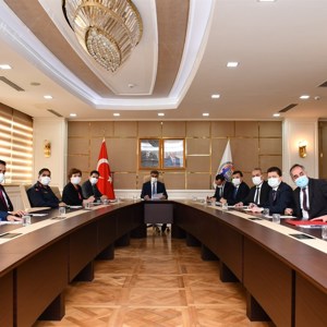 Kadına Yönelik Şiddetle Mücadele İl Koordinasyon, İzleme ve Değerlendirme Komisyonu Toplantısı Vali Fuat Gürel’in başkanlığında, İl Müdürlüğümüz ve kurul üyelerinin katılımıyla yapıldı. - fotoğraf 4