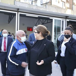 Bakanımız Derya Yanık, Dünya Yaşlılar Günü’nde Huzurevi Sakinleriyle Bir Araya Geldi - fotoğraf 3