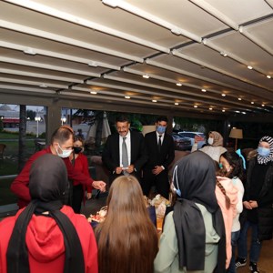 Sayın Valimiz Ali Çelik, Dünya Kız Çocukları Günü’nde ÇEKOM’da Kalan Kız Çocuklarımızla Bir Araya Geldi - fotoğraf 1