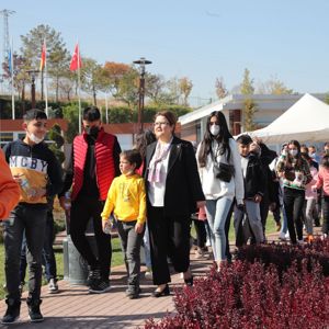 Bakanımız Derya Yanık Sosyal ve Ekonomik Destek’ten Yararlanan Çocukları Ağırladı - fotoğraf 1