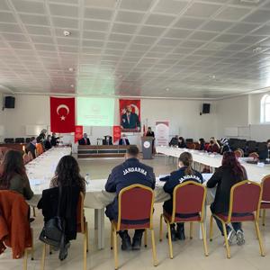 Kadına Yönelik Şiddetle Mücadele İl Eylem Planı Çalıştayı Vali Yardımcısı V. Sayın Semih CEMBEKLİ Başkanlığında Gerçekleştirildi. - fotoğraf 2
