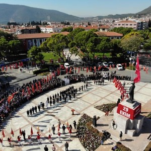 29 Ekim Cumhuriyet Bayramının 98. Yıldönümü kutlamaları, Atatürk Anıtı'na çelenk konulmasıyla başladı. - fotoğraf 5
