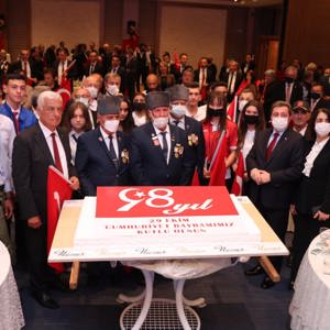 Türkiye Cumhuriyeti'nin kuruluşunun 98. Yılı İlimizde Çeşitli Törenlerle Coşkuyla Kutlandı. - fotoğraf 2