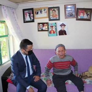 İl Müdürümüz Osman Toprakçı, Menteşe ilçesi Muratlar Mahallesinde ikamet eden, herhangi bir sosyal yardımdan faydalanmadığı tespit edilen haneler ile Bakanlığımız hizmet modellerinden yararlanan aileleri ziyaret etti. - fotoğraf 3