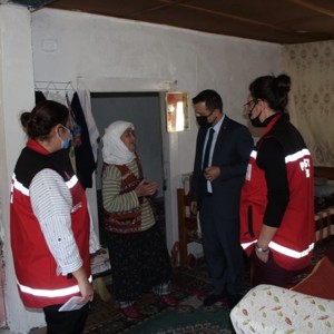 İl Müdürümüz Osman Toprakçı, Menteşe ilçesi Muratlar Mahallesinde ikamet eden, herhangi bir sosyal yardımdan faydalanmadığı tespit edilen haneler ile Bakanlığımız hizmet modellerinden yararlanan aileleri ziyaret etti. - fotoğraf 6