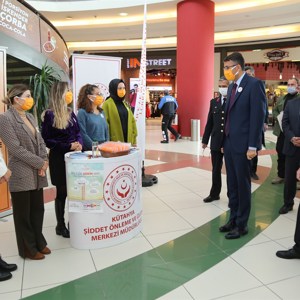 Kadına Yönelik Şiddete Karşı Uluslararası Mücadele Günü’nde Stant Kuruldu - fotoğraf 2