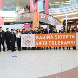 Kadına Yönelik Şiddete Karşı Uluslararası Mücadele Günü’nde Stant Kuruldu - fotoğraf 1