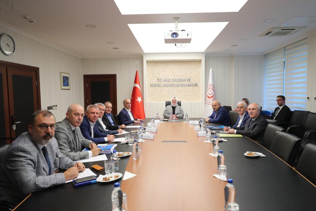 Bakan Selçuk, Toplu İş Sözleşmesi Görüşmeleri Kapsamında TÜRK-İŞ Heyeti ile İkinci Kez Bir Araya Geldi