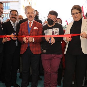 Aile ve Sosyal Hizmetler Bakanı Derya Yanık, Bayrampaşa'da Fizik Tedavi ve Engelliler Rehabilitasyon Merkezi'nin Açılışını Gerçekleştirdi - fotoğraf 2