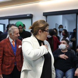 Aile ve Sosyal Hizmetler Bakanı Derya Yanık, Bayrampaşa'da Fizik Tedavi ve Engelliler Rehabilitasyon Merkezi'nin Açılışını Gerçekleştirdi - fotoğraf 3