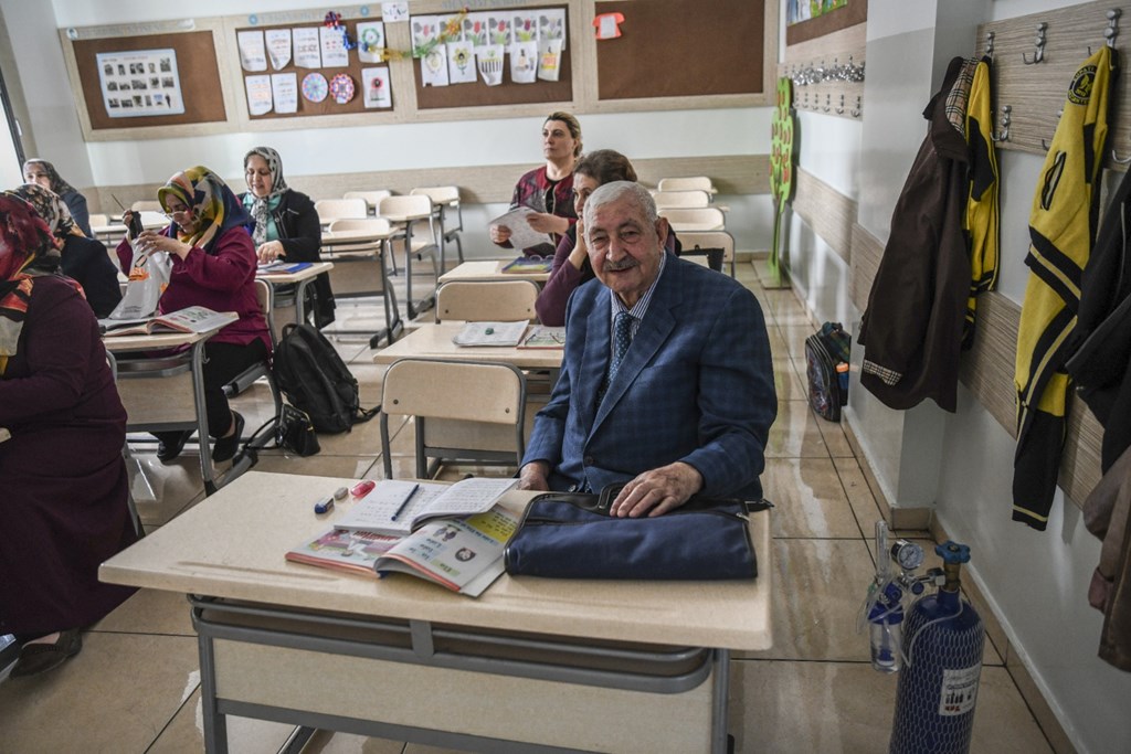 Bakanımız Derya Yanık: “2021 yılı itibarıyla 6 Tazelenme Üniversitesinde toplamda 5.665 yaşlımıza eğitim veriliyor”