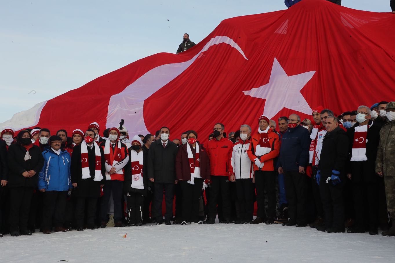 Bakanımız Derya Yanık Sarıkamış Şehitlerini Temsilen Yapılan Kardan Heykellerin Açılışına Katıldı 