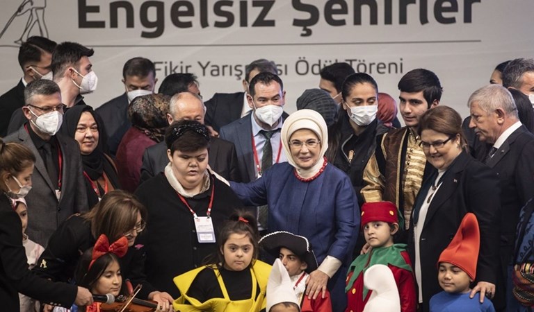 Emine Erdoğan Hanımefendi ile Bakan Derya Yanık, Engelsiz Şehirler Fikir ve Proje Yarışması Ödül Töreni'ne Katıldı