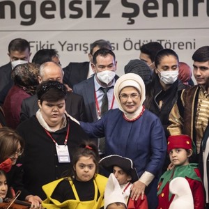 Emine Erdoğan Hanımefendi ile Bakan Derya Yanık, Engelsiz Şehirler Fikir ve Proje Yarışması Ödül Töreni'ne Katıldı - fotoğraf 4