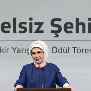 Emine Erdoğan Hanımefendi ile Bakan Derya Yanık, Engelsiz Şehirler Fikir ve Proje Yarışması Ödül Töreni'ne Katıldı - fotoğraf 1