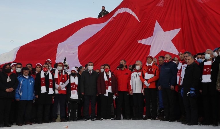 Bakanımız Derya Yanık Sarıkamış Şehitlerini Temsilen Yapılan Kardan Heykellerin Açılışına Katıldı