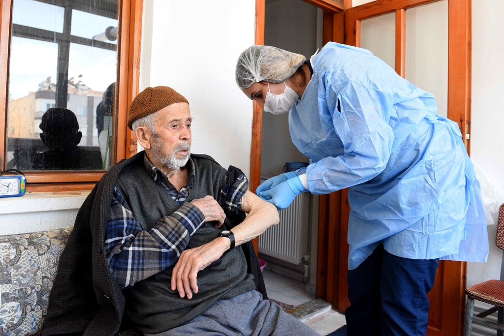 Bakanımız Derya Yanık: “Bakıma ihtiyacı olan engelli vatandaşlar ve aileleri için toplam 957 milyon TL Evde Bakım Yardımı’nı hesaplara yatırmaya başladık”