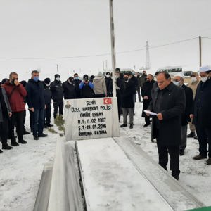 Şehit Polis Memuru Ömür Erbay Şehadetinin Sene-i Devriyesinde Kabri Başında Dualarla Anıldı - fotoğraf 2
