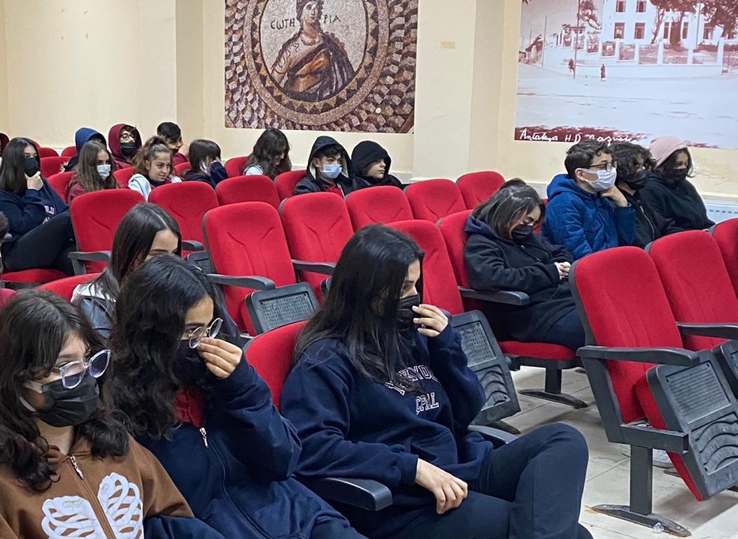 Defne İpek Yolu Çok Programlı Anadolu Lisesi Müdürlüğü öğrencilerine “Akran Zorbalığı” konulu seminer verildi.