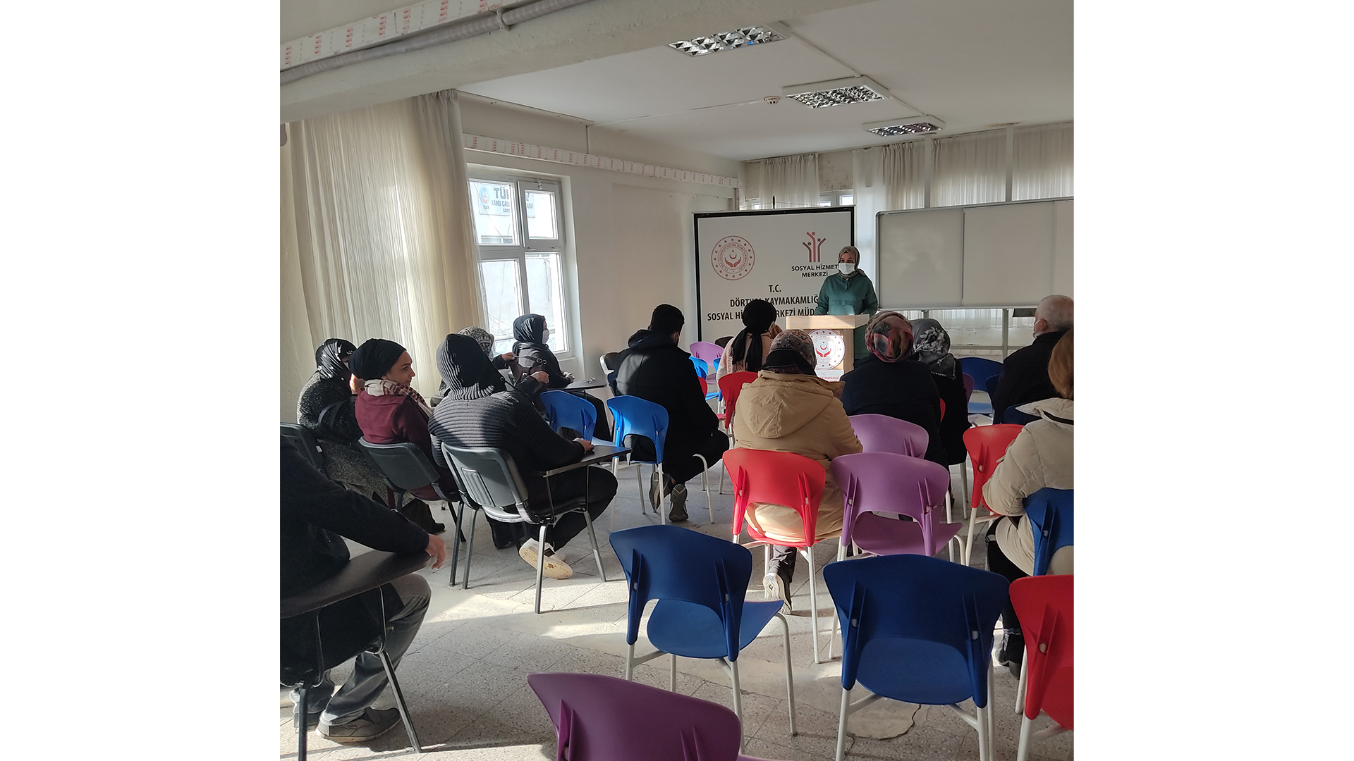 Dörtyol Sosyal Hizmet Merkezi tarafından "Ailenin Kendi Doğal Kaynaklarını Kullanma Yoluyla Problem Çözme Becerisinin Kazanılması" konulu seminer verildi.