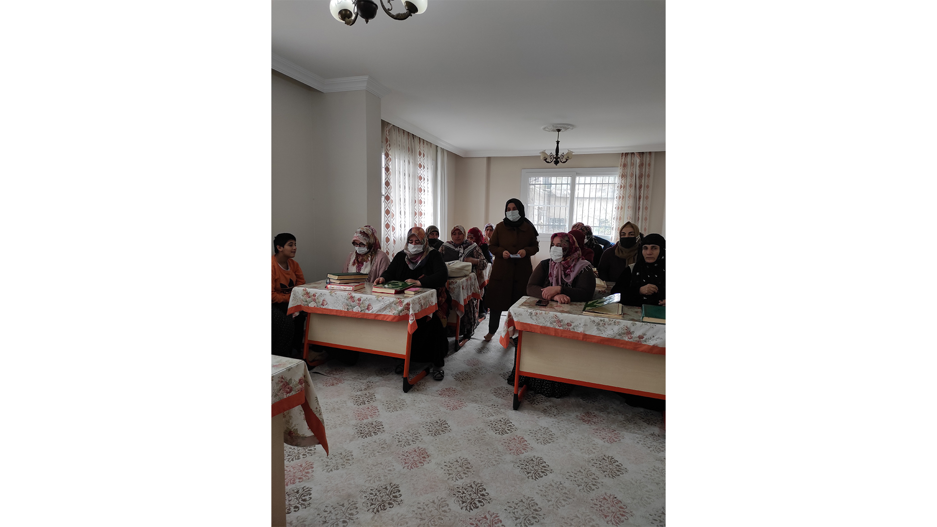 Dörtyol Bağlar Kadın Kur'an Kursu kursiyerlerine “Aile İçi ve Kadına Yönelik Şiddetle Mücadele” konulu seminer verildi.