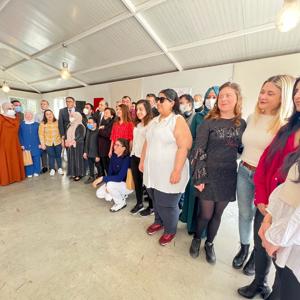 İstanbul Görme Engelliler Rehabilitasyon Merkezi Müdürlüğü bünyesinde eğitim sürecini başarıyla tamamlayan kursiyerler düzenlenen mezuniyet töreninde  sertifikalarını aldılar. - fotoğraf 2