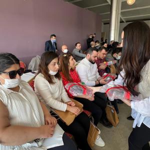 İstanbul Görme Engelliler Rehabilitasyon Merkezi Müdürlüğü bünyesinde eğitim sürecini başarıyla tamamlayan kursiyerler düzenlenen mezuniyet töreninde  sertifikalarını aldılar. - fotoğraf 3