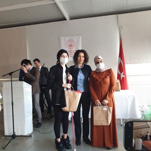 İstanbul Görme Engelliler Rehabilitasyon Merkezi Müdürlüğü bünyesinde eğitim sürecini başarıyla tamamlayan kursiyerler düzenlenen mezuniyet töreninde  sertifikalarını aldılar. - fotoğraf 8