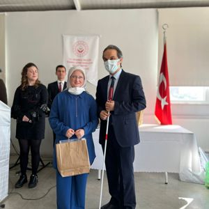 İstanbul Görme Engelliler Rehabilitasyon Merkezi Müdürlüğü bünyesinde eğitim sürecini başarıyla tamamlayan kursiyerler düzenlenen mezuniyet töreninde  sertifikalarını aldılar. - fotoğraf 4