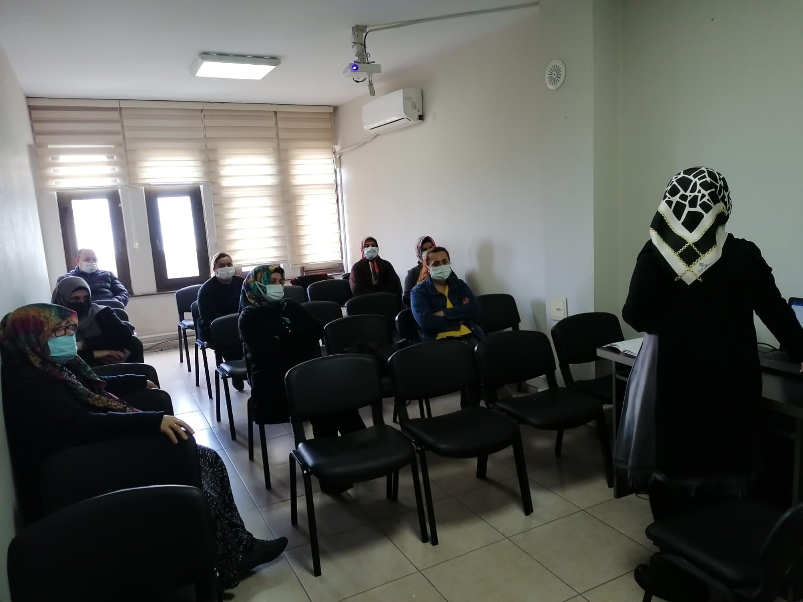 İskenderun Sosyal Hizmet Merkezi tarafından “Sağlıklı Yaşama ve Hastalıklardan Korunma” konulu seminer verildi.