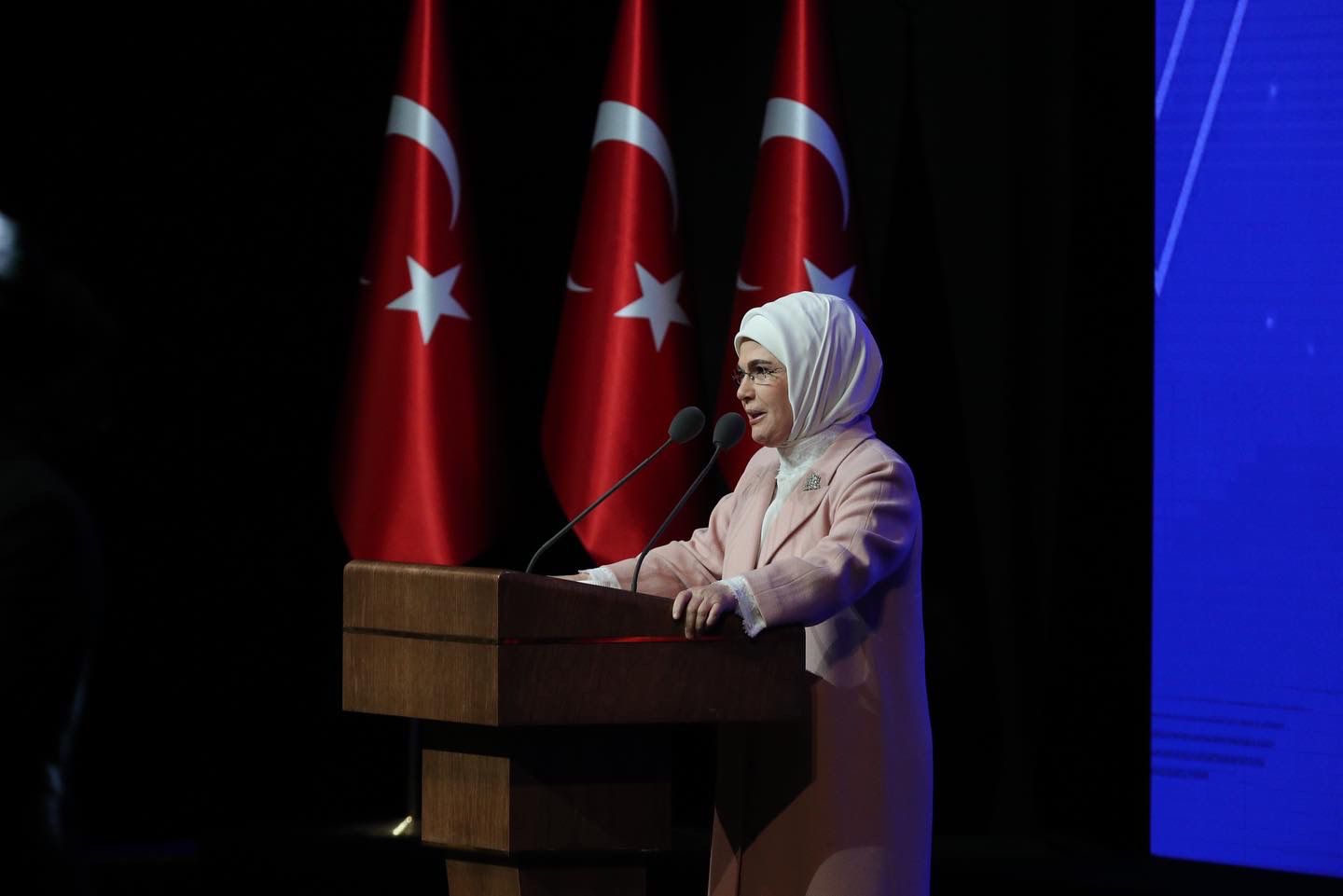 Emine Erdoğan Hanımefendi ve Bakanımız Derya Yanık "Kadının Gücü Türkiye'nin Gücü" programına katıldı