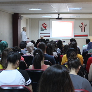 Sosyal Çalışma Programı’ndan Yararlanmaya Hak Kazanan Üniversite Öğrencileri ile Bir Araya Gelindi - fotoğraf 6