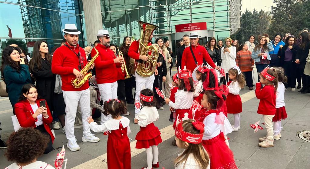 Bizim Aile Çocuk Bakımevinde 29 Ekim Cumhuriyet Bayramı Coşkusu