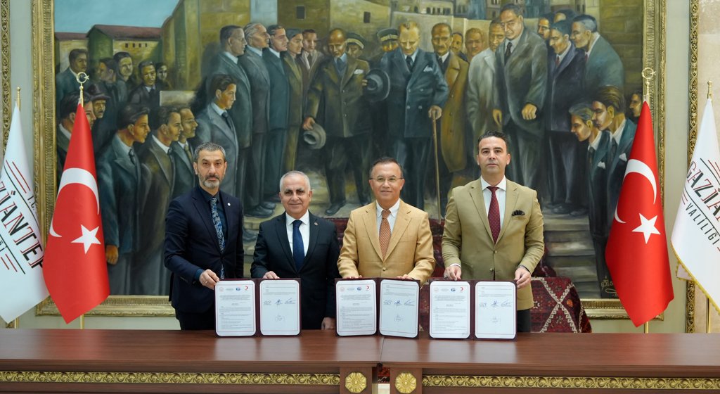 Üniversite Öğrencilerine Yönelik “Kampüs Sosyal Hizmet Merkezi Modeli” Protokolü İmzalandı