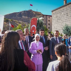 Bakan GÖKTAŞ Hakkâri'de: Valilik Ziyareti, Kadın Girişimciliği ve Aile Yılı Şenliği - fotoğraf 6