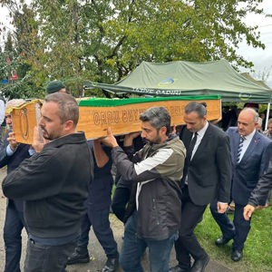 Şehit Polis Memuru Ercan Göktepe’nin annesi Selime Göktepe son yolculuğuna uğurlandı. - fotoğraf 3