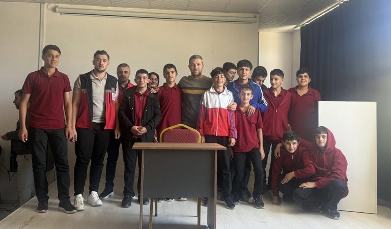 Vatan Ve Kahramanlık Buluşmaları Kapsamında 15 Temmuz Gazisi Öğrencilerle Bir Araya Geldi