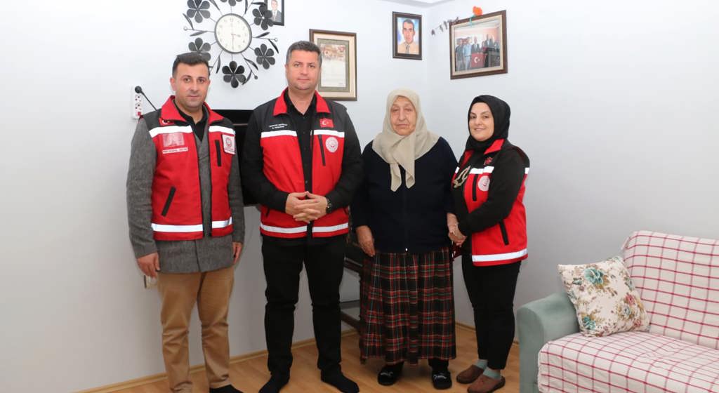 İl Müdürümüz Sayın Serdar DEMİRCİ’den Kahraman Şehidimiz Coşkun GÖL’ün Kıymetli Annesine Ziyaret 