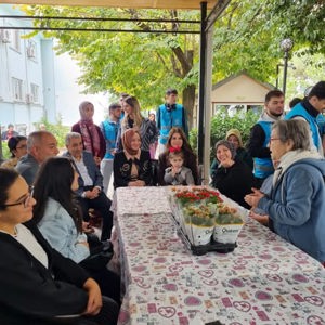 Turgutlu Huzurevinde Çiçek Dikme Etkinliği Gerçekleştirildi - fotoğraf 1
