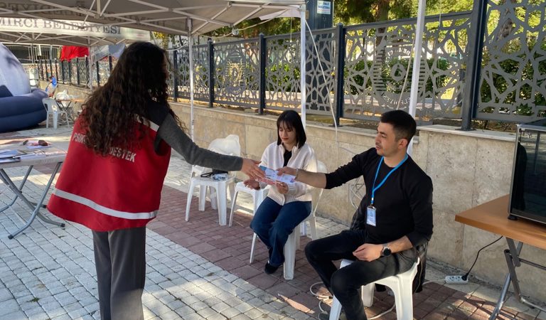 Demirci’de Koruyucu Aile ve Evlat Edinme Hizmetleri Tanıtıldı
