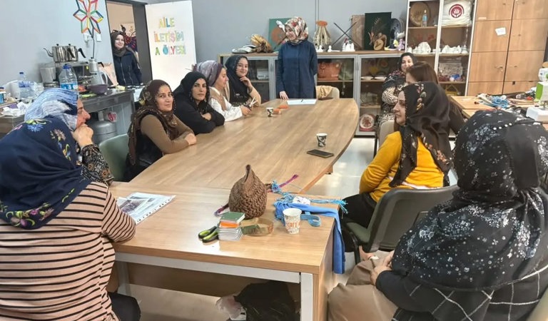 Cumayanı Aile ve Destek Merkezi kursiyerlerine yönelik Bakanlığımız hizmetlerinin tanıtımı gerçekleştirilmiştir.