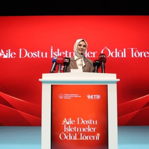 Bakanımız Göktaş, Kocaeli'de "Aile Dostu İşletmeler Ödül Töreni"nde konuştu - fotoğraf 1