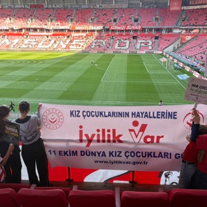 İyilik Var Platformu, Samsun'da Kız Çocuklarımızın Hayallerine Dokundu - fotoğraf 10