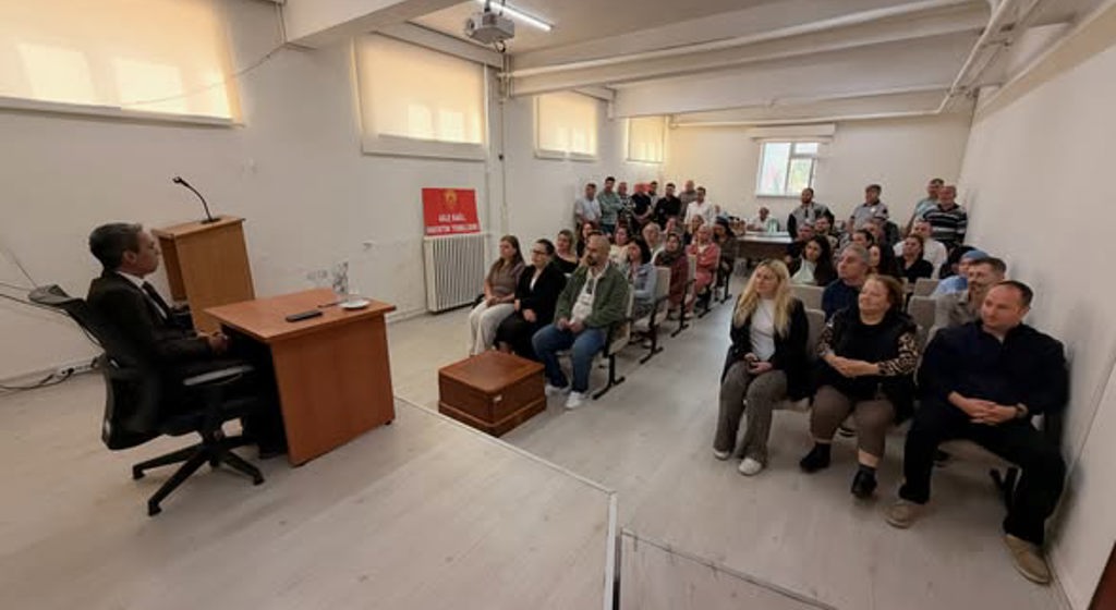 İl Müdürümüz Sayın Can Kayhan Özok, İl Müdürlüğü hizmet binamızda görev yapan çalışma arkadaşlarımızla kapsamlı bir değerlendirme ve istişare toplantısı gerçekleştirdi.