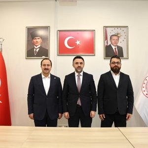 İl Müdürümüz Sn. Ömer Turan, Hayrat İnsani Yardım Derneği Başkan Yardımcısı Sn. İbrahim Haggı Yıldırım ve Beraberindeki Yönetim Kurulu Üyeleriyle Bir Araya Geldi - fotoğraf 1